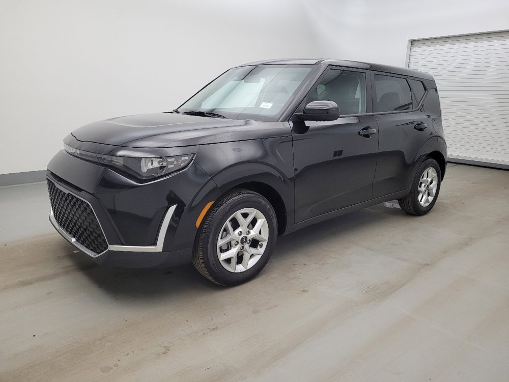 Used 2025 Kia Soul LX FWD image 2