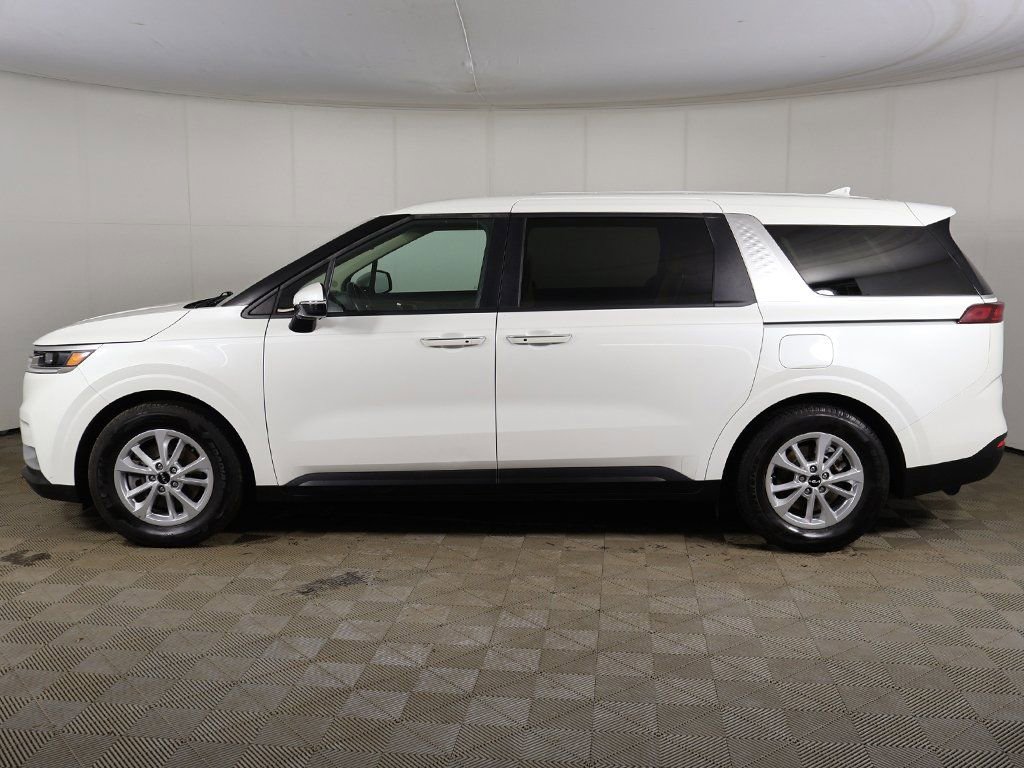 Used 2024 Kia Carnival LX image 13
