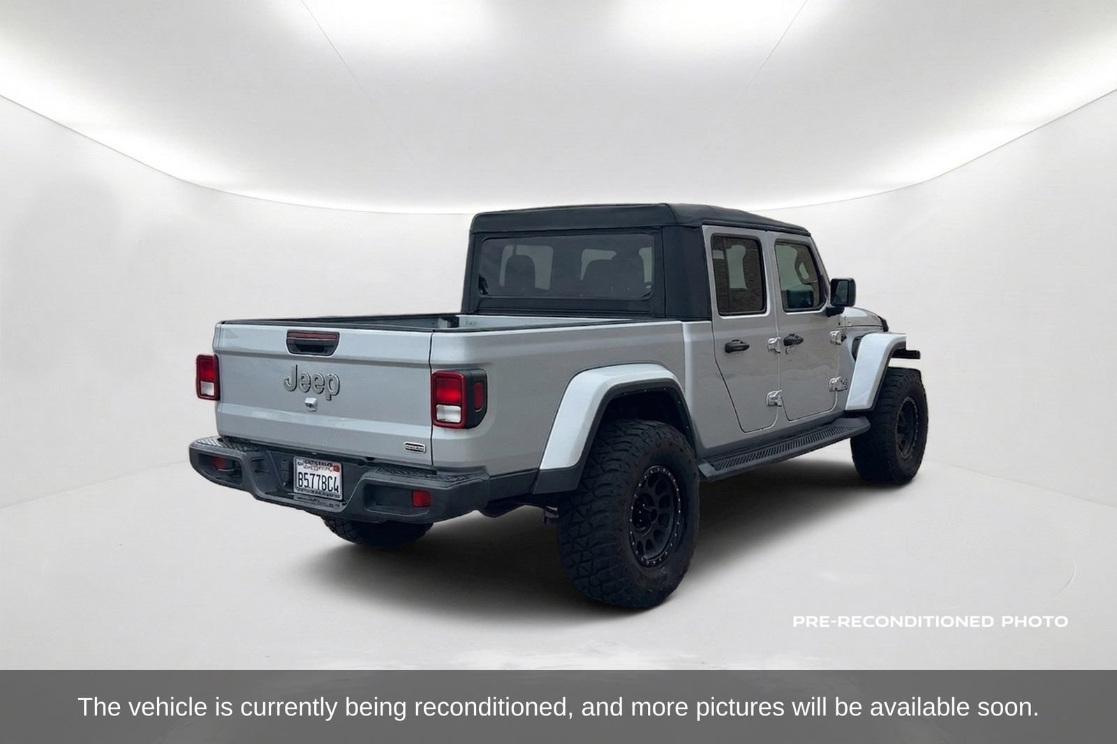 Used 2023 Jeep Gladiator Overland AWD/4WD image 6