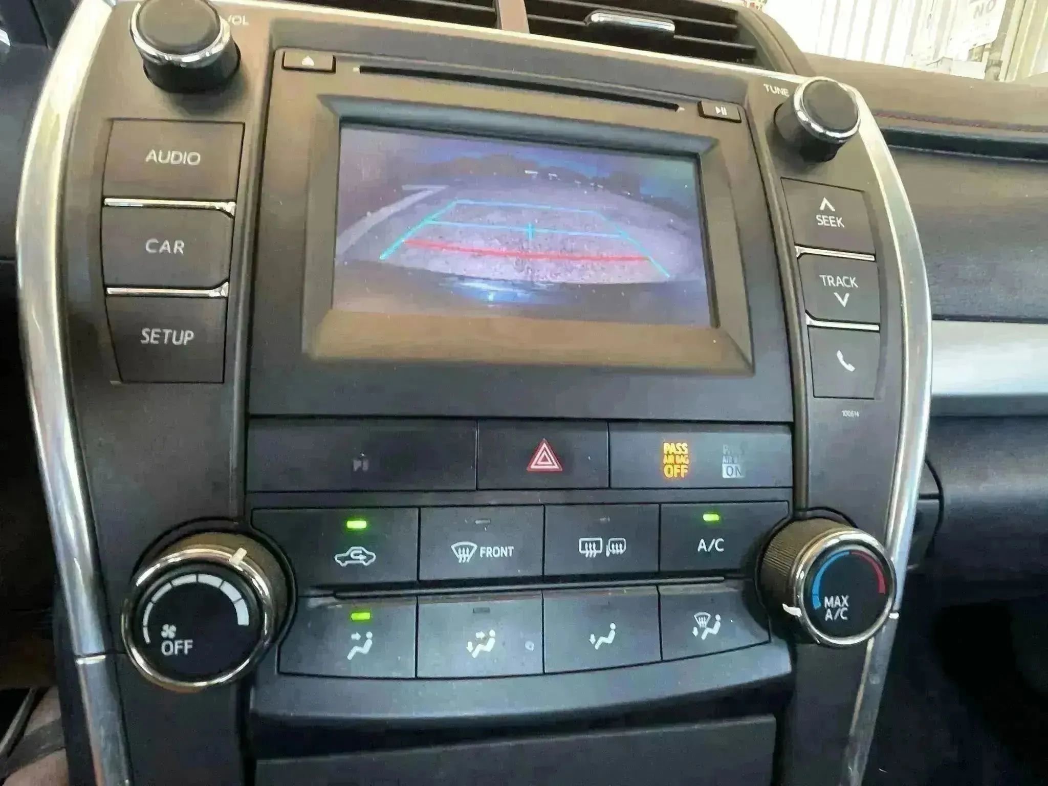 Used 2016 Toyota Camry SE FWD image 13