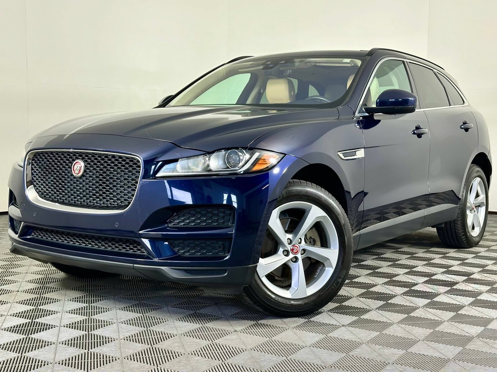 Used 2020 Jaguar F-PACE Premium AWD/4WD image 37