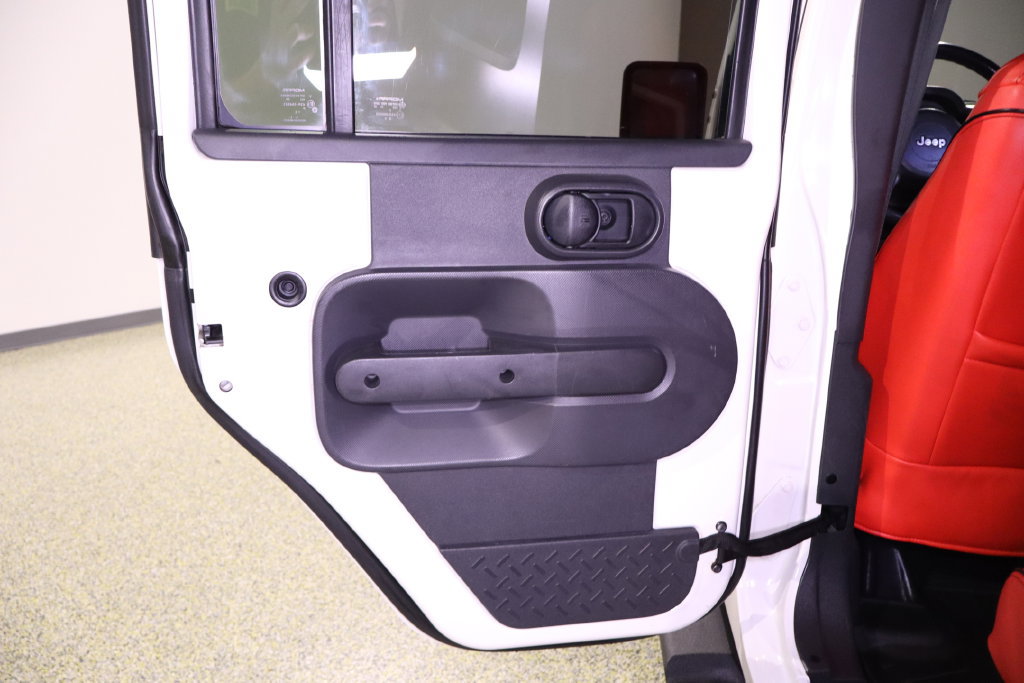 Used 2010 Jeep Wrangler Unlimited Sahara w/ Mopar Chrome Edition Group AWD/4WD image 31