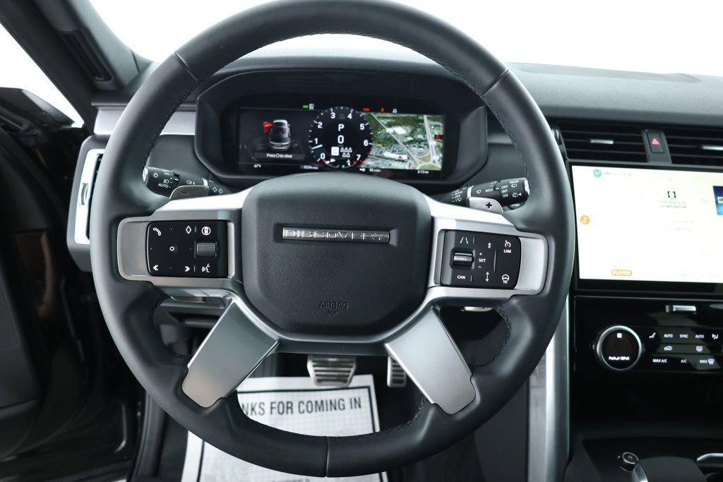 Used 2024 Land Rover Discovery Dynamic SE image 12