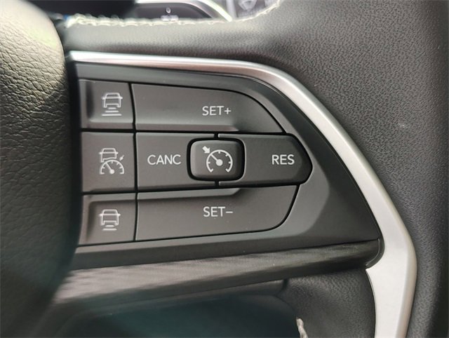 New 2025 Jeep Grand Cherokee Altitude image 20