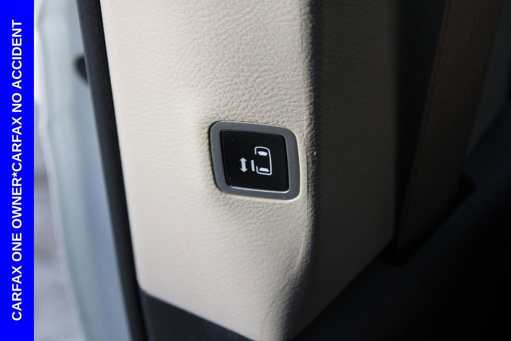 Used 2023 Chrysler Pacifica Touring-L image 26