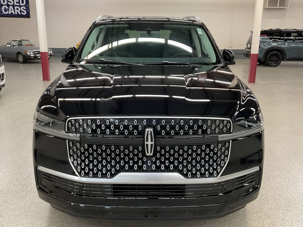 New 2027 Lincoln Navigator Reserve AWD/4WD image 2