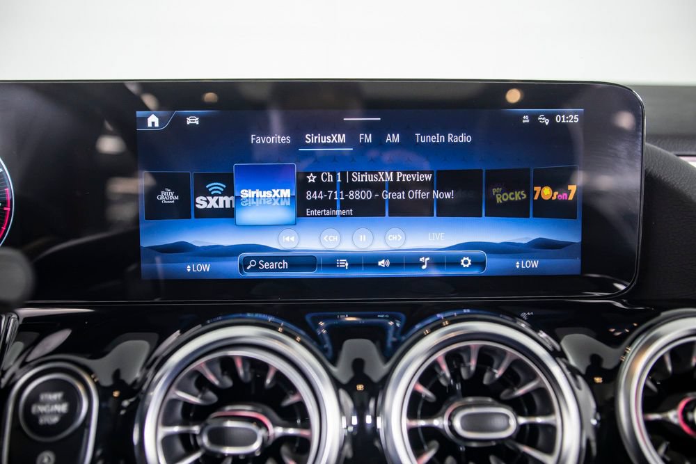 Used 2025 Mercedes-Benz GLA 35 AMG 4MATIC image 28