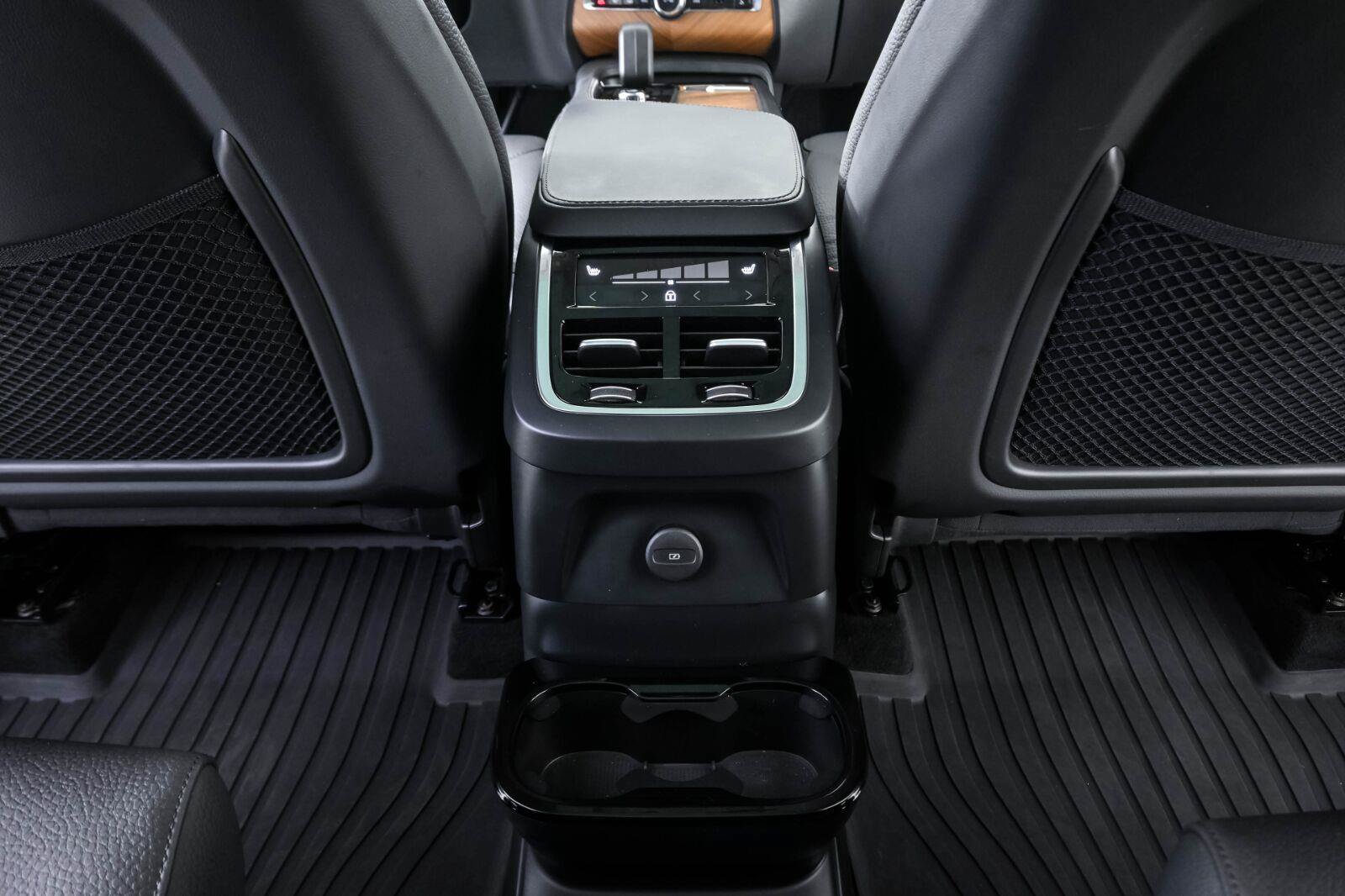 Certified 2024 Volvo XC90 T8 Plus w/ Protection Package Premier AWD/4WD image 20