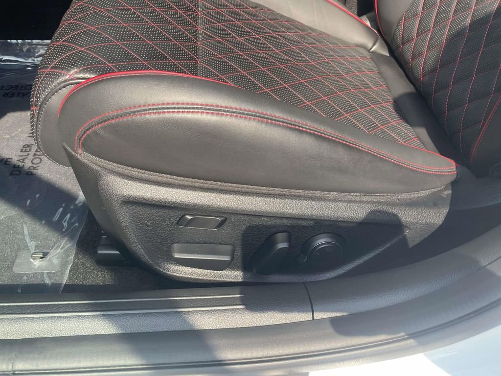 Used 2025 Genesis G70 3.3T Advanced w/ Sport Prestige Package image 20