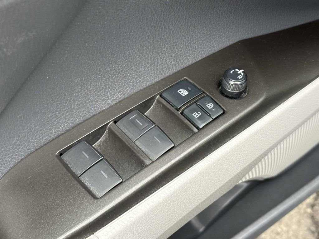 Used 2021 Toyota Camry SE FWD image 19