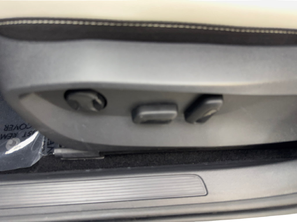 Used 2025 Volkswagen Taos SE FWD image 33