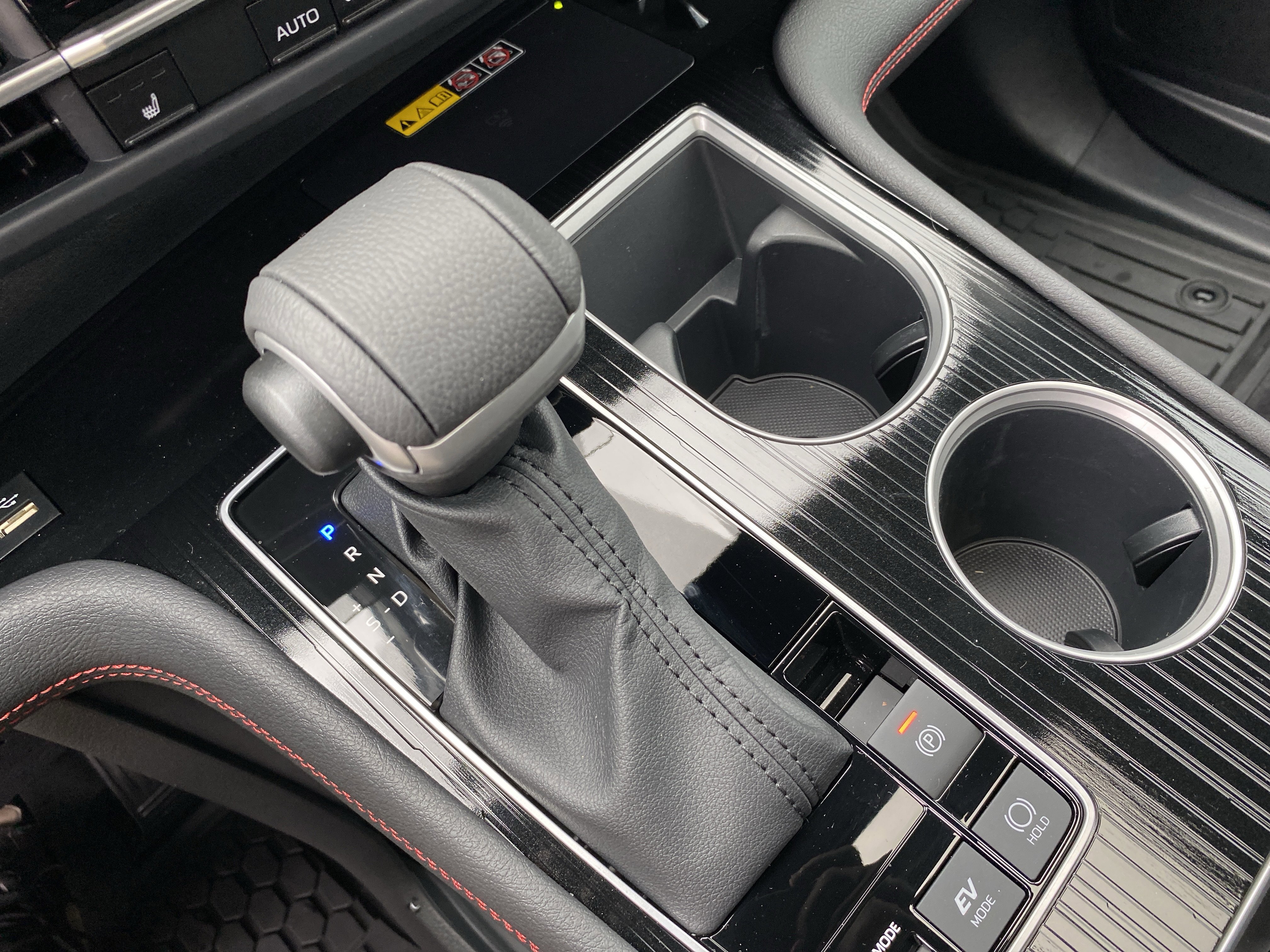 Certified 2025 Toyota Sienna XSE w/ XSE Plus Package FWD image 18