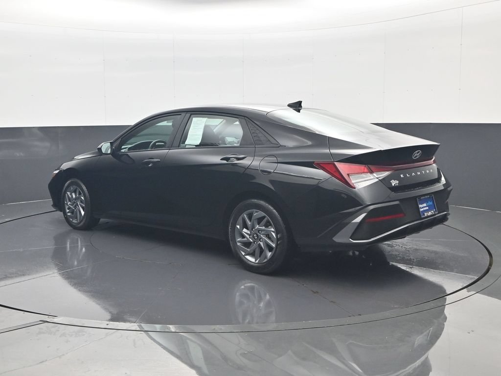 Certified 2024 Hyundai Elantra SEL FWD image 8