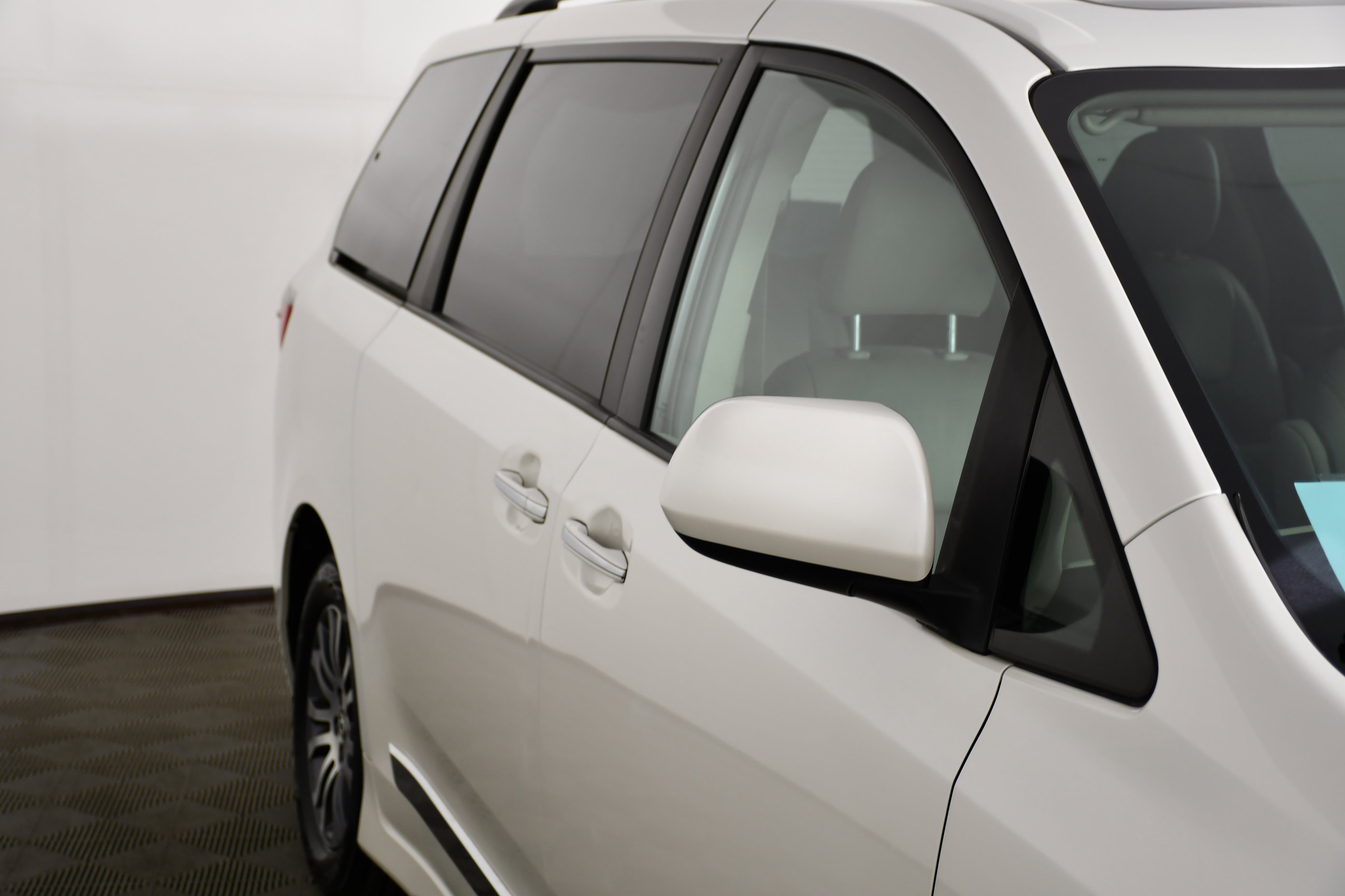 Used 2018 Toyota Sienna XLE FWD image 14