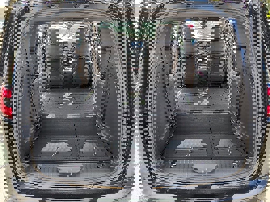 New 2026 Chrysler Pacifica Select image 9