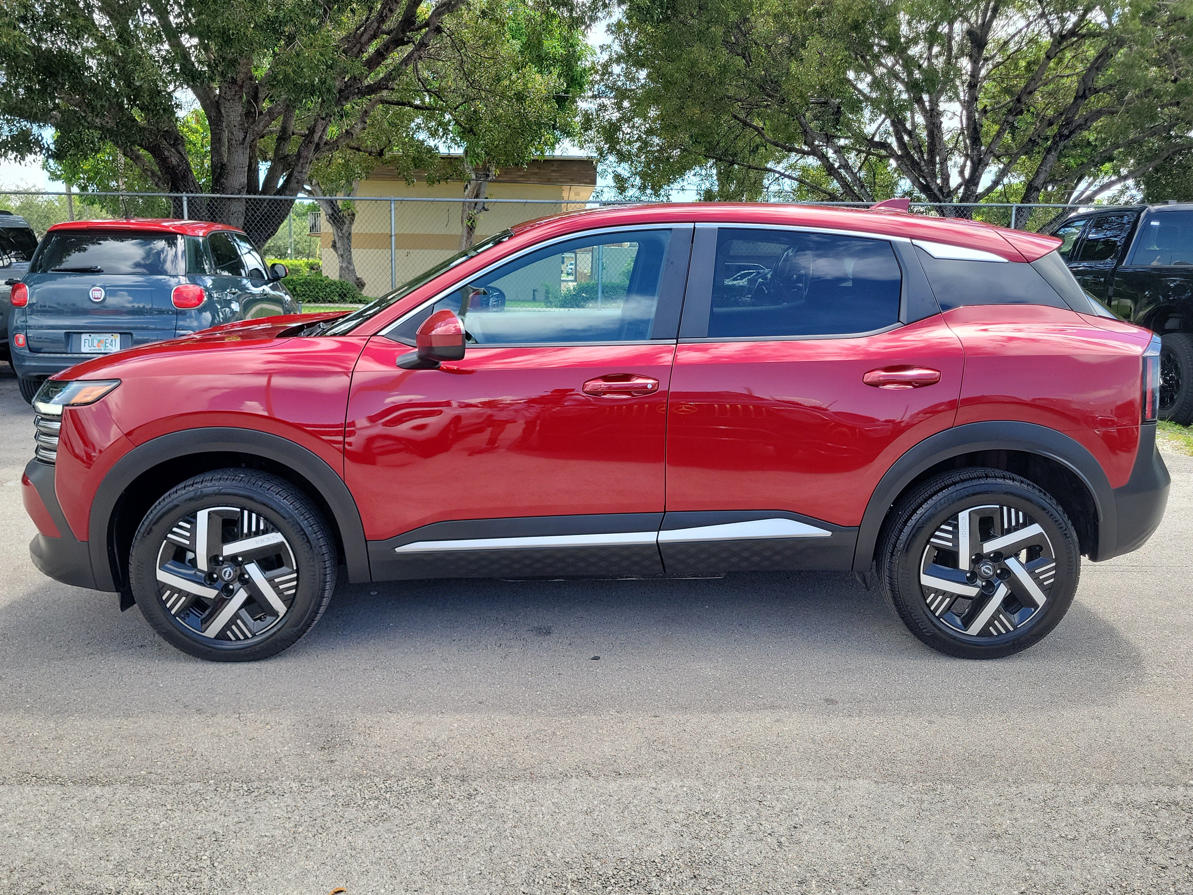 Used 2025 Nissan Kicks SV FWD image 8