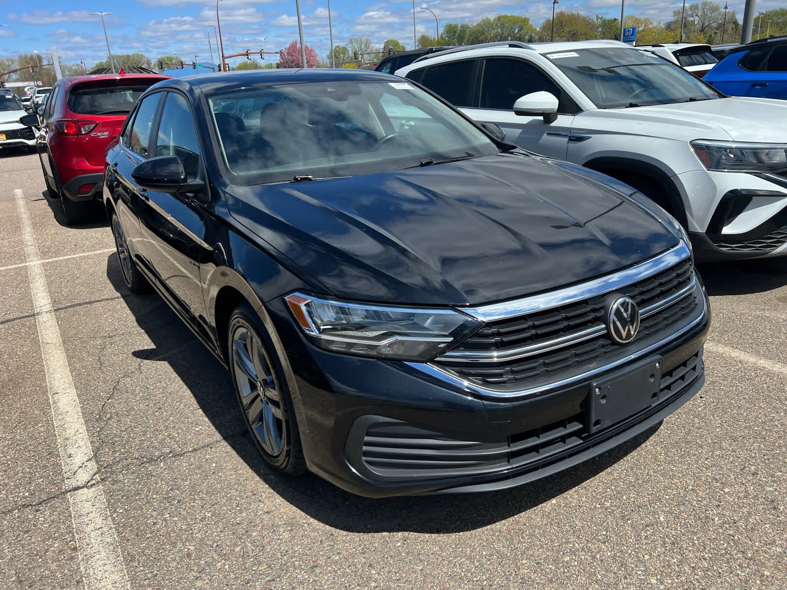 Used 2024 Volkswagen Jetta SE FWD image 3