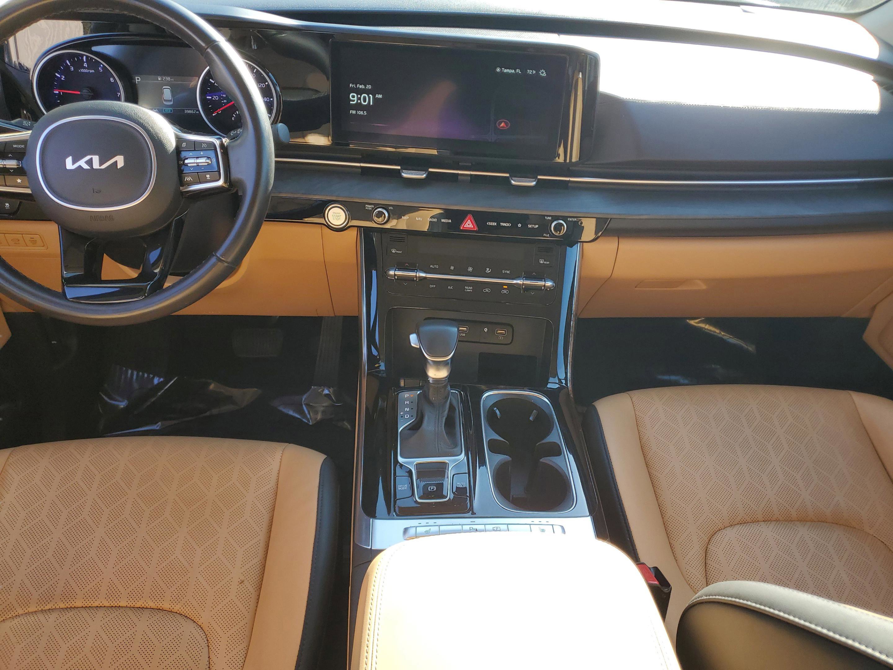 Certified 2023 Kia Carnival EX image 14