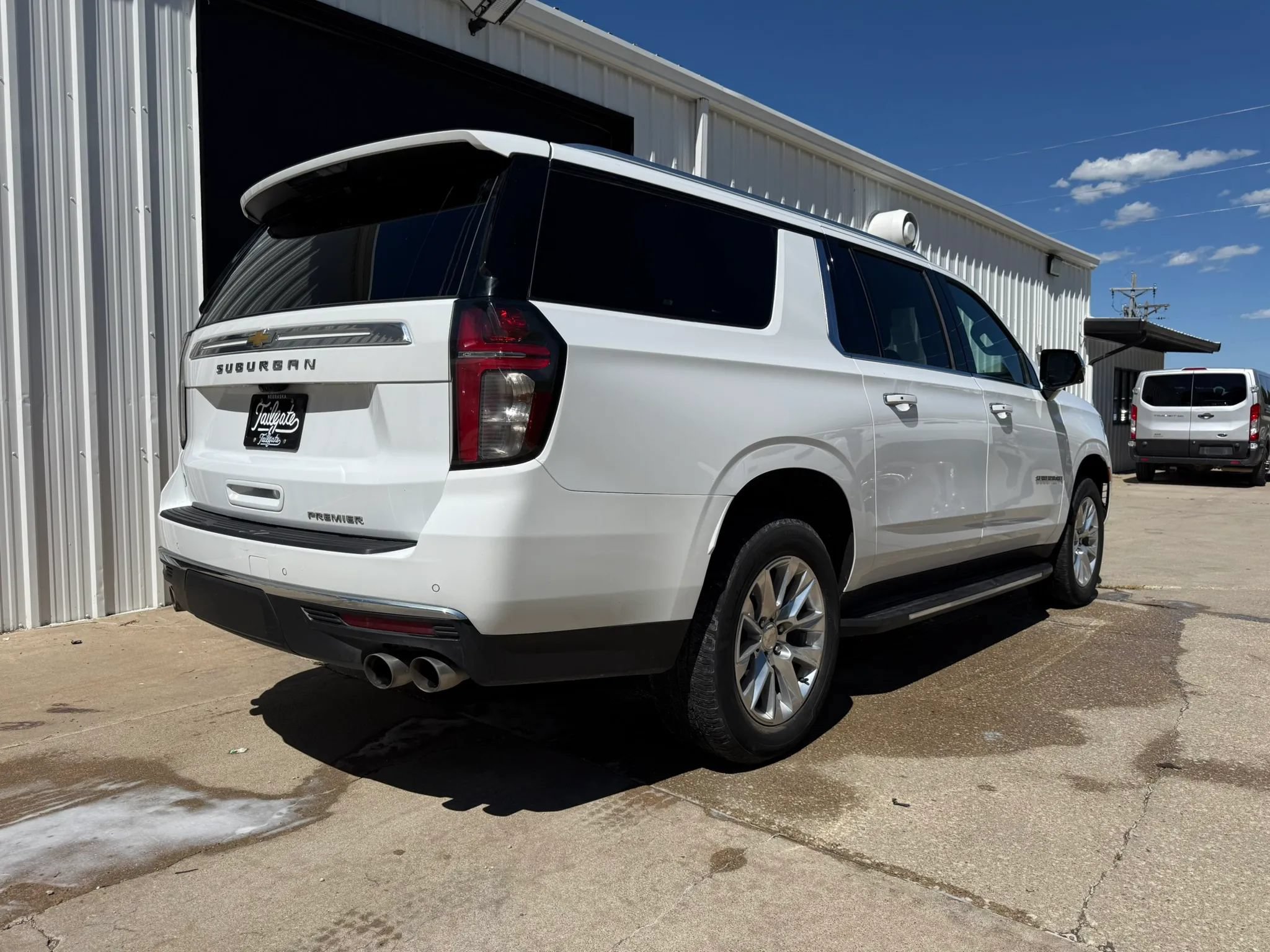 Used 2023 Chevrolet Suburban Premier w/ Premium Package 2 AWD/4WD image 7