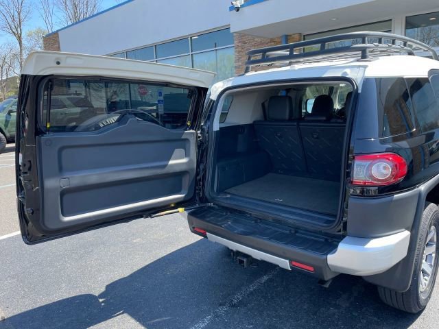 Used 2014 Toyota FJ Cruiser 4WD w/ Upgrade Package image 16