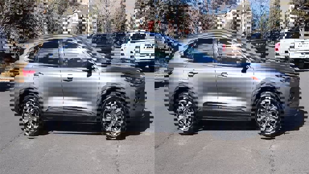 Used 2023 Ford Escape Platinum image 4