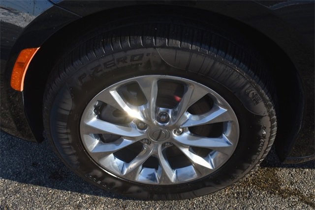 Used 2022 Chrysler Pacifica Touring-L image 12