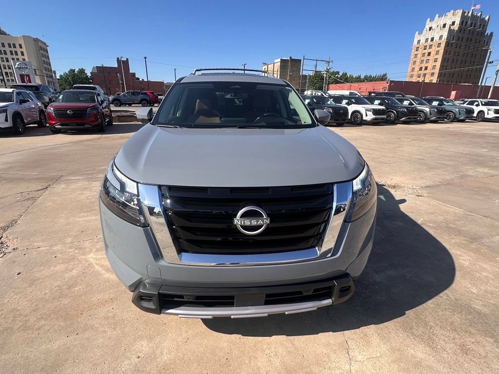 Certified 2025 Nissan Pathfinder Platinum AWD/4WD image 12