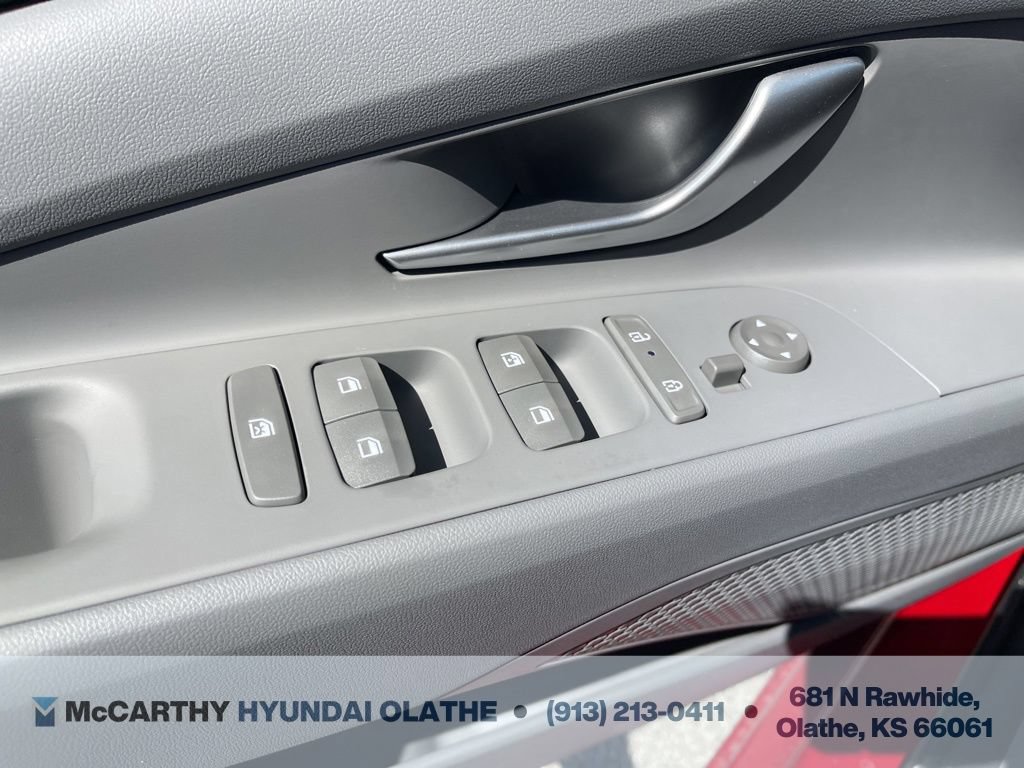 Used 2025 Hyundai Elantra Sport FWD image 31