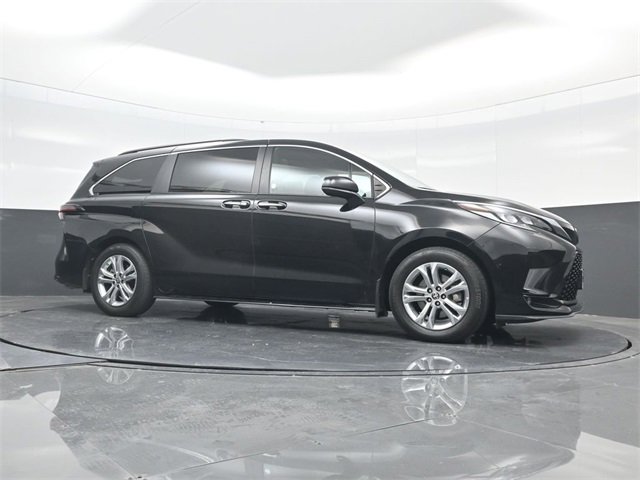 Used 2022 Toyota Sienna XSE image 59