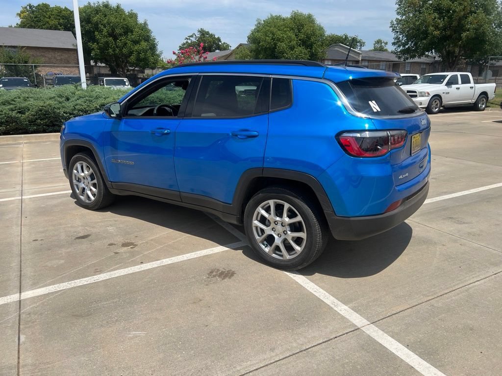 Used 2024 Jeep Compass Latitude AWD/4WD image 3