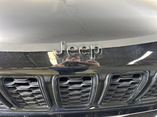 Used 2023 Jeep Grand Cherokee L Laredo image 9