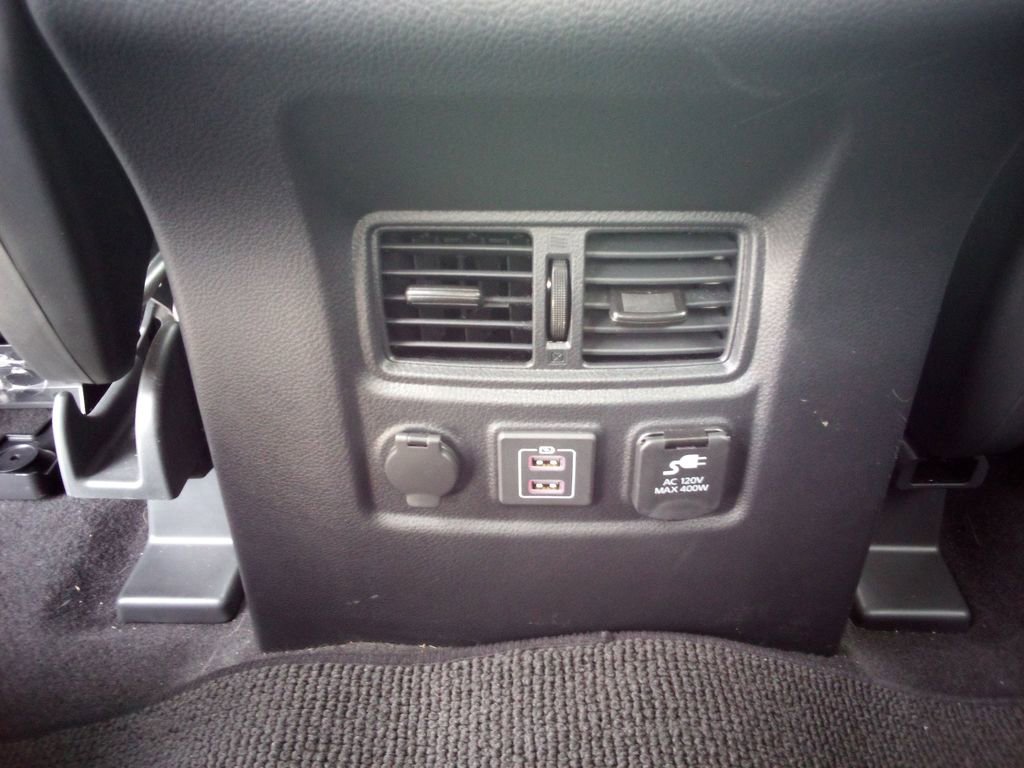 Certified 2024 Nissan Titan SV w/ SV Convenience Package image 37