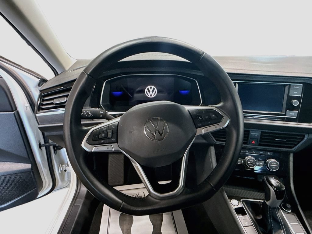 Used 2023 Volkswagen Jetta SE FWD image 11