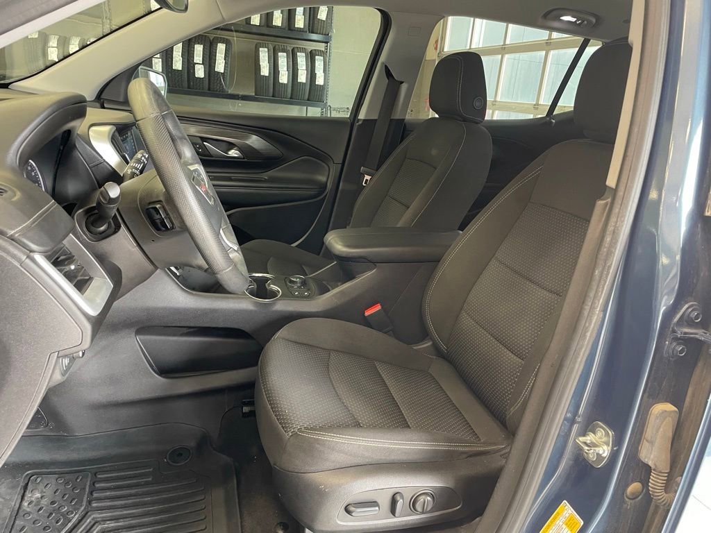 Used 2024 GMC Terrain SLE w/ Driver Convenience Package FWD image 10