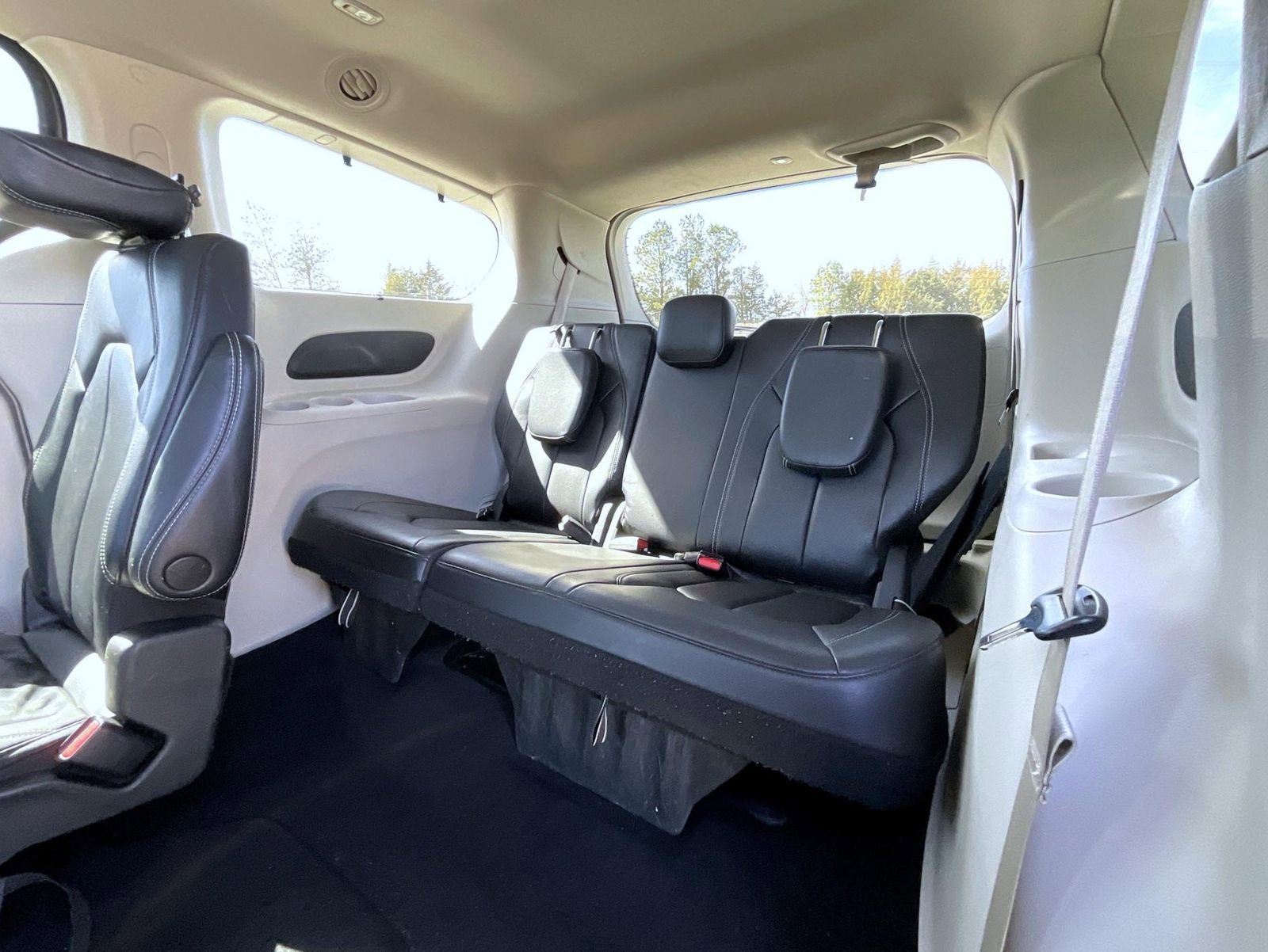 Used 2022 Chrysler Pacifica Touring-L image 20