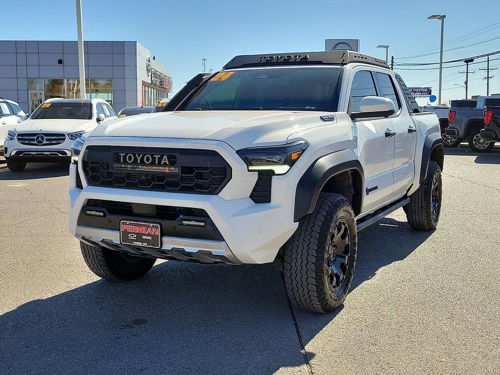 Used 2024 Toyota Tacoma Trailhunter image 4