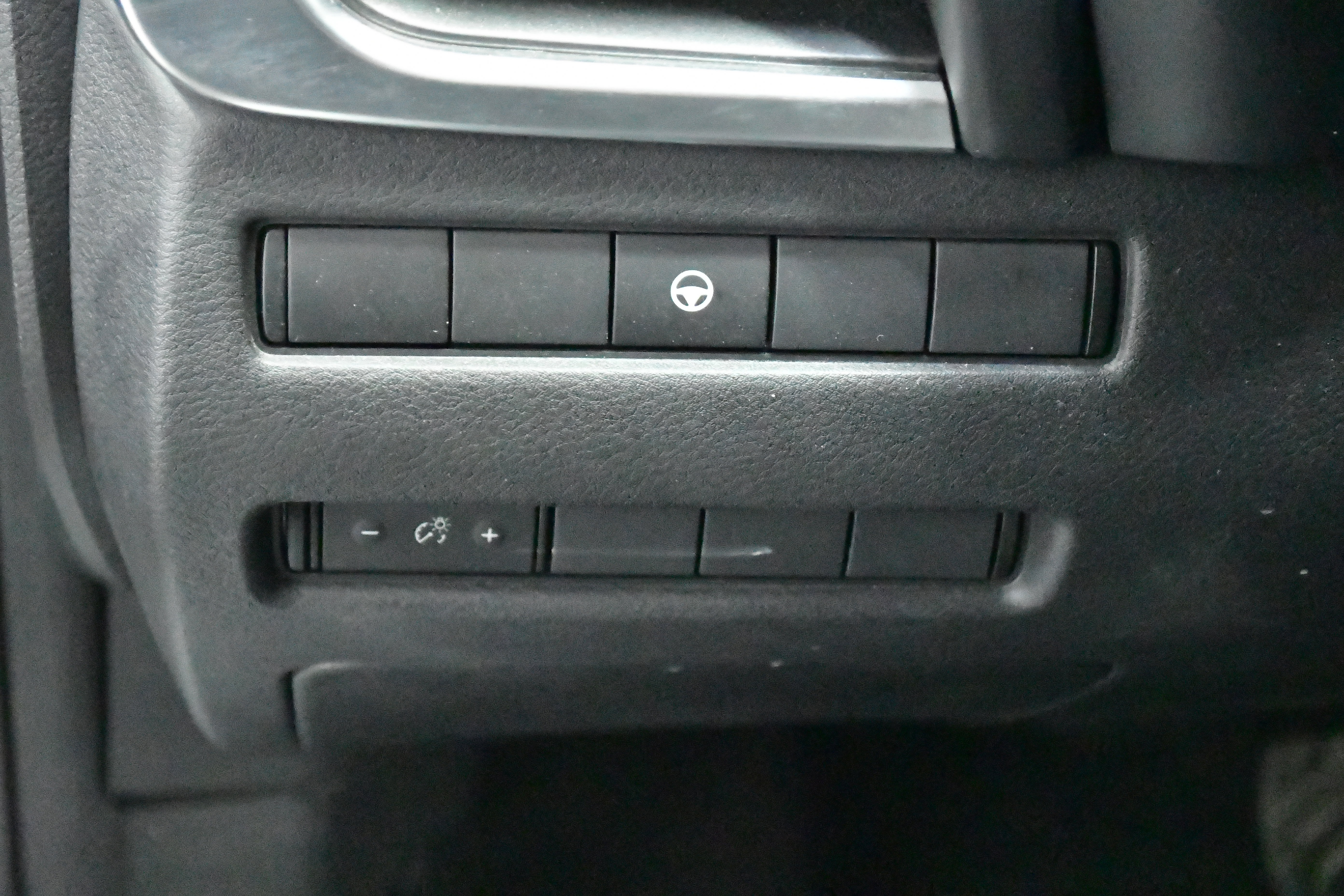 Used 2023 Nissan Rogue SV image 24