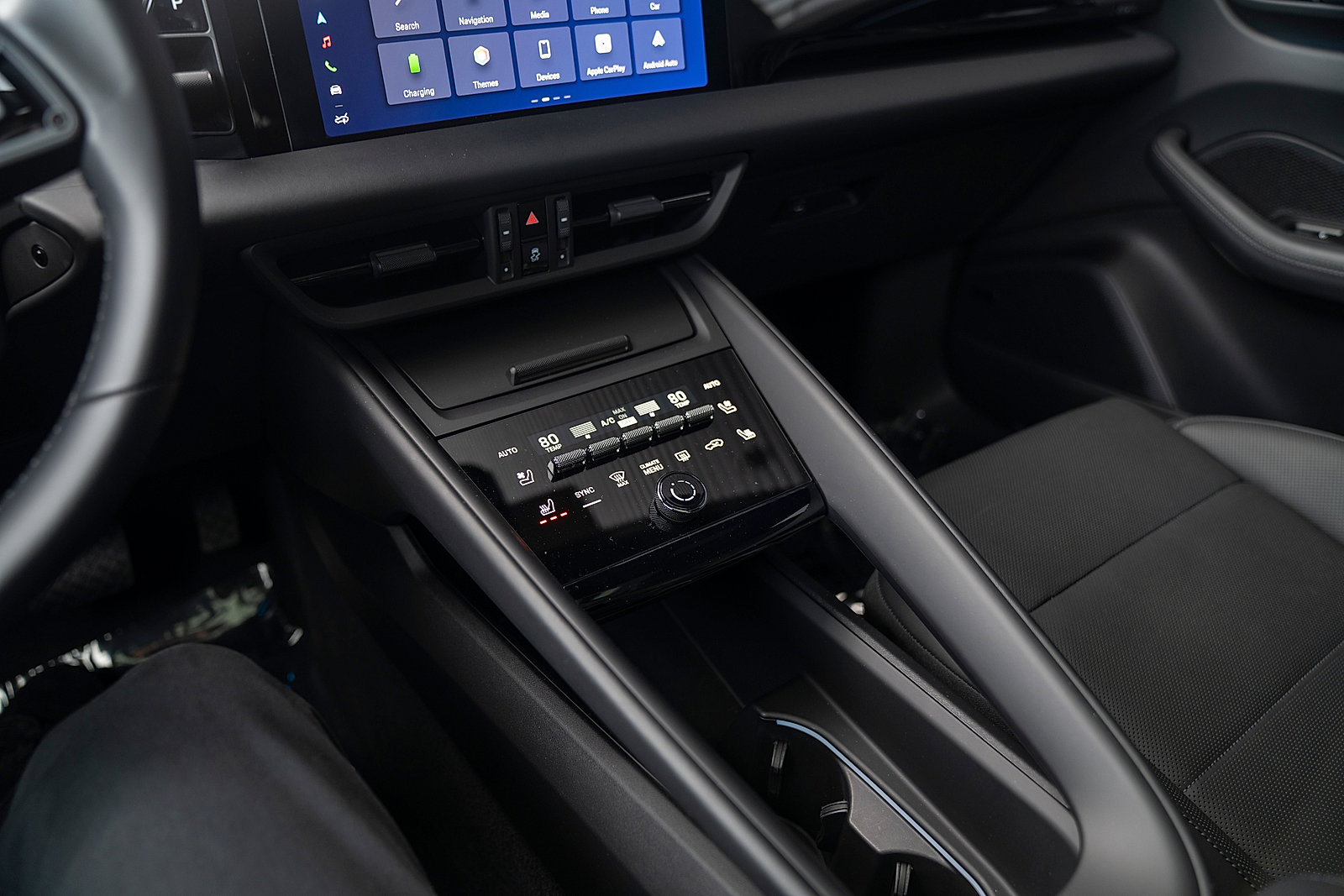 Certified 2025 Porsche Macan Electric image 13