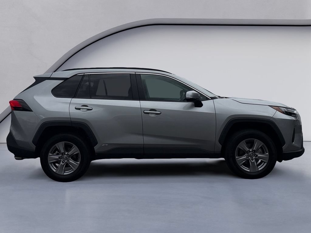 Used 2025 Toyota RAV4 XLE AWD/4WD image 6