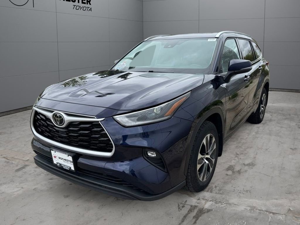 Used 2021 Toyota Highlander XLE AWD/4WD image 29