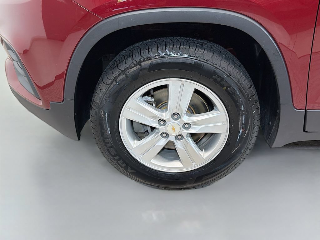 Used 2021 Chevrolet Trax LS AWD/4WD image 25