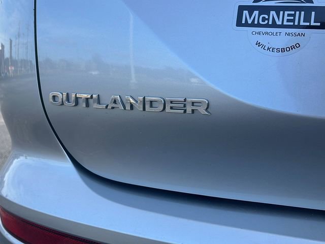 Used 2022 Mitsubishi Outlander SE image 31