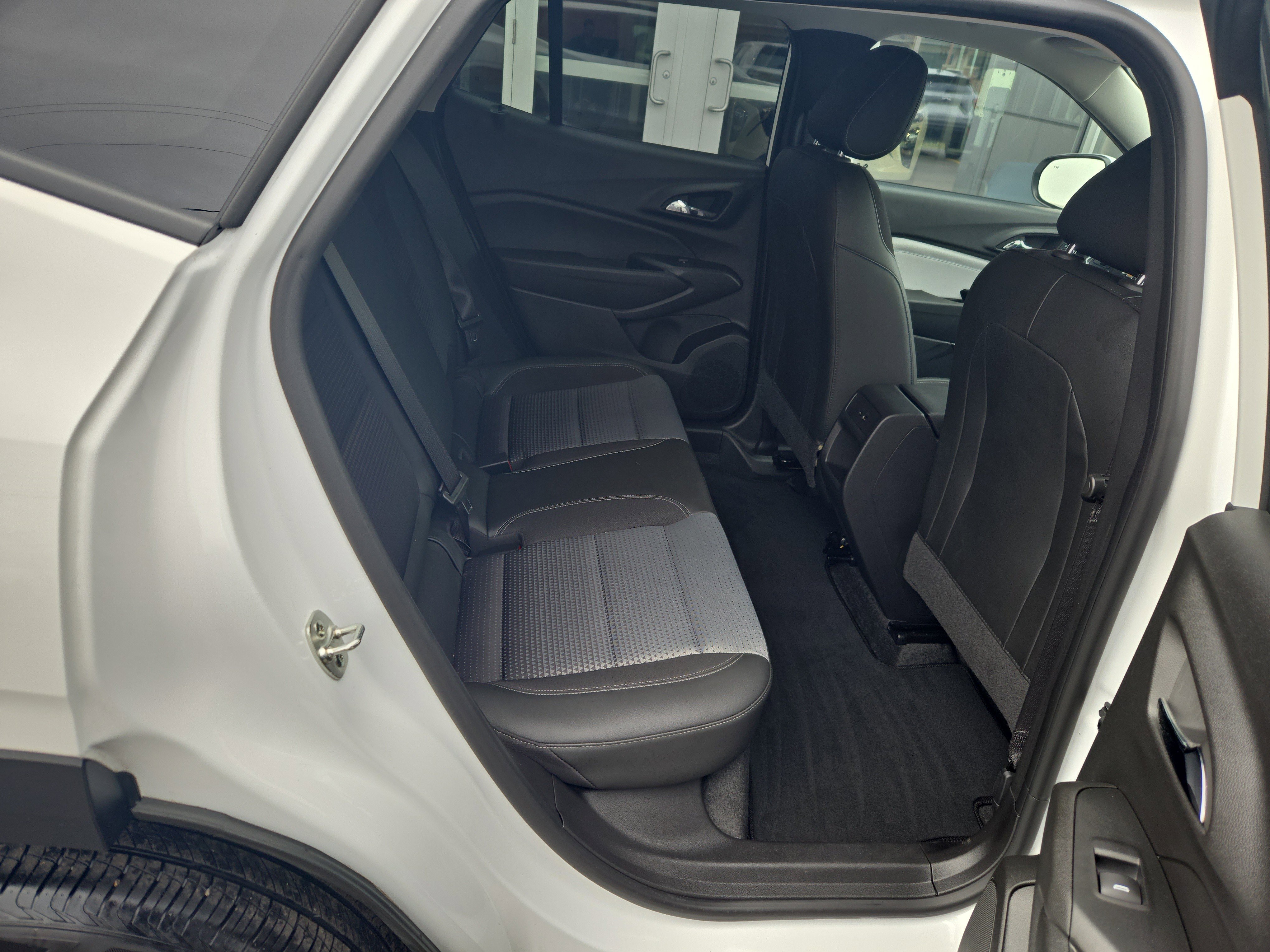 Certified 2024 Chevrolet Trax LT w/ Driver Confidence Package image 17