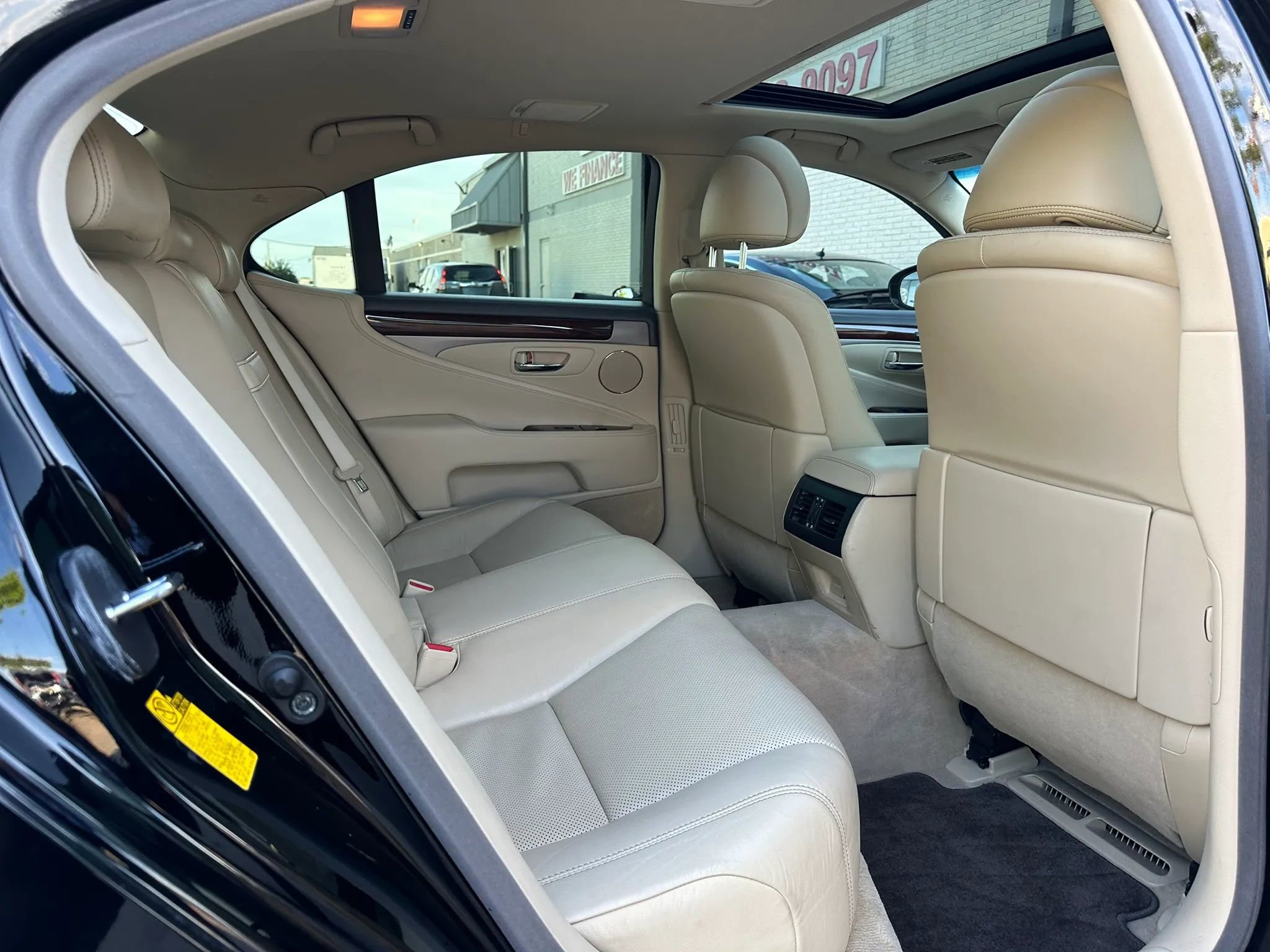 Used 2013 Lexus LS 460 w/ Comfort Pkg RWD image 25