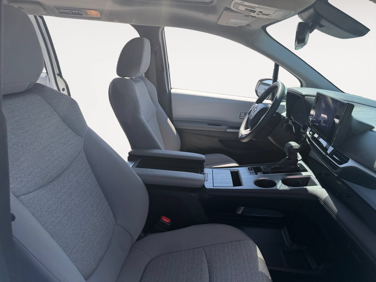 Used 2025 Toyota Sienna LE w/ LE Plus Package FWD image 15