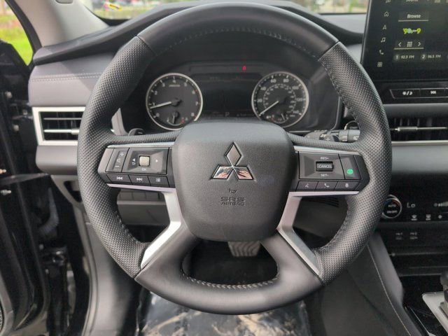 Used 2025 Mitsubishi Outlander SE FWD image 23