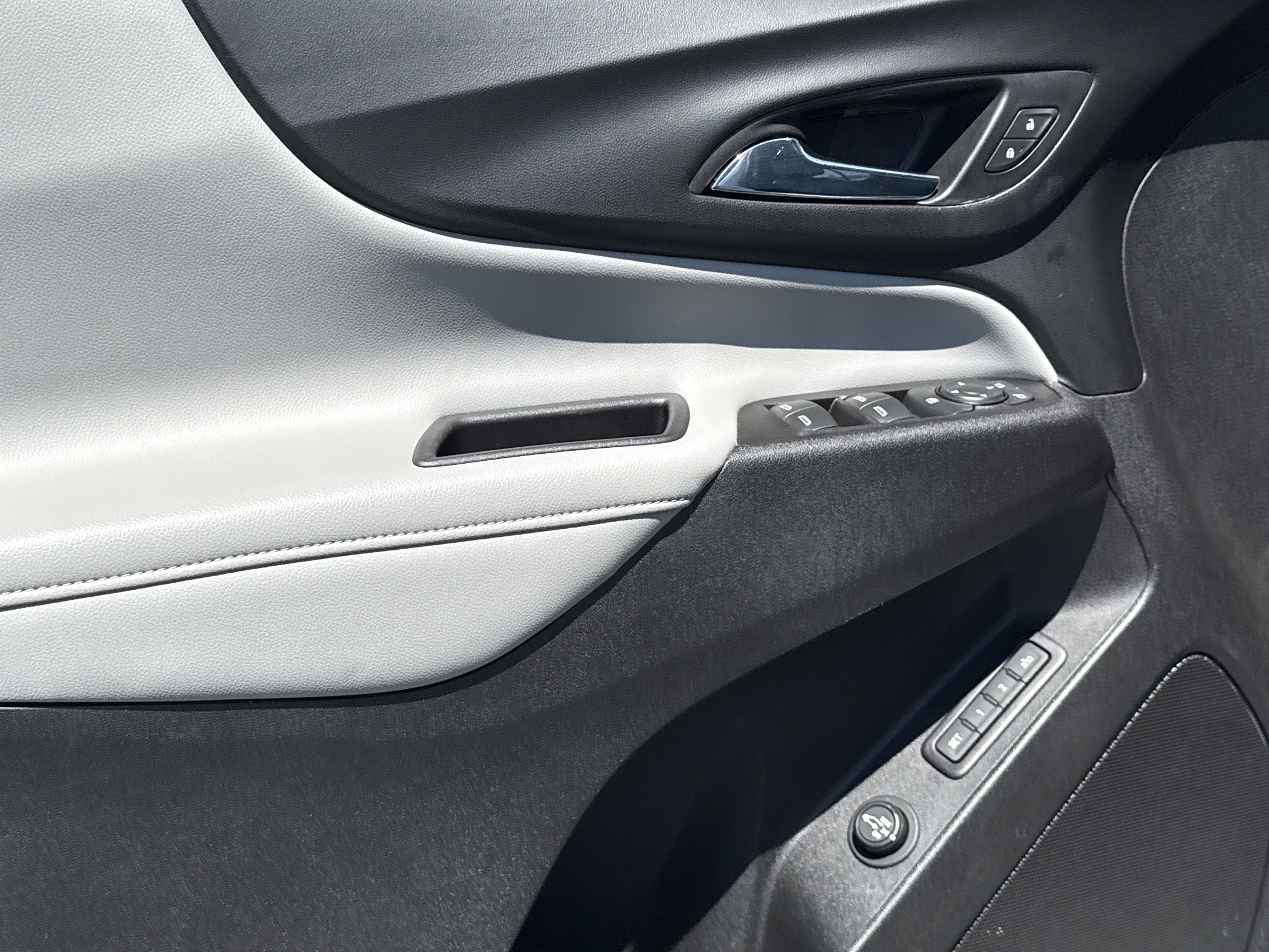 Used 2020 Chevrolet Equinox Premier FWD image 14