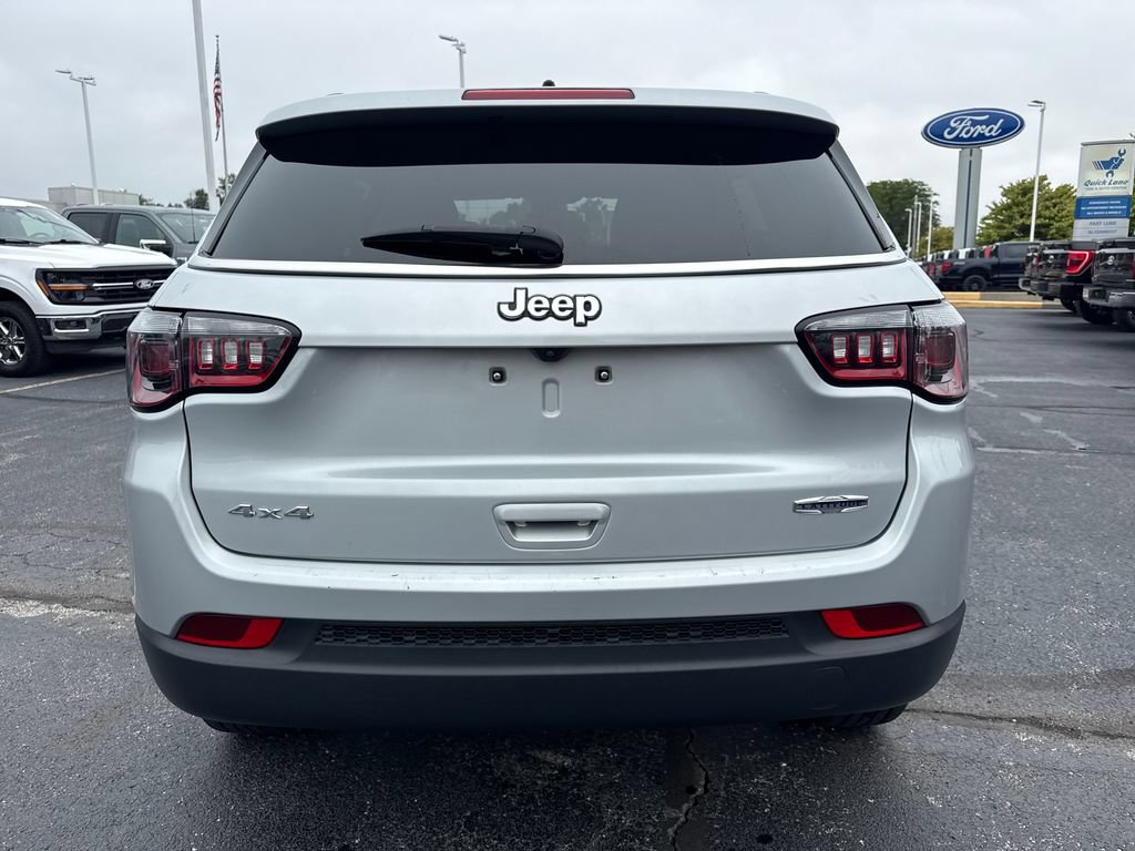 Used 2024 Jeep Compass Latitude AWD/4WD image 8