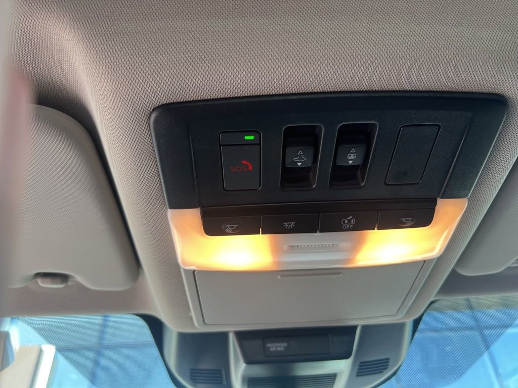 Used 2024 Nissan Rogue SL w/ SL Premium Package image 10