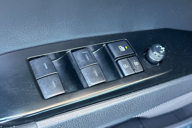 Used 2025 Toyota Camry SE w/ Convenience Package FWD image 13